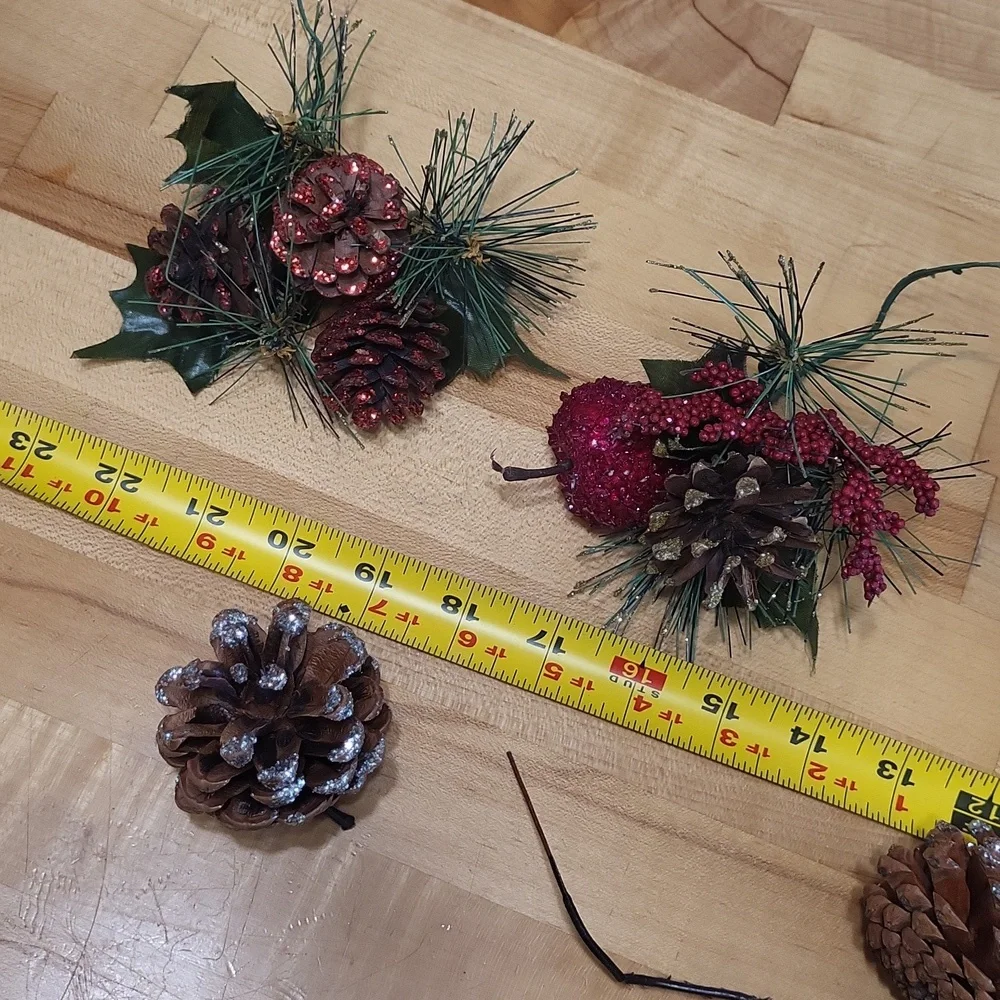 Christmas Decorations Small Individual Wreaths w Pinecones & Glitter